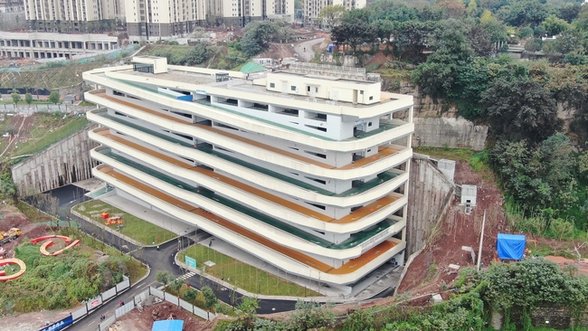 Parcarea cu 15 etaje Parcarea cu 15 etaje