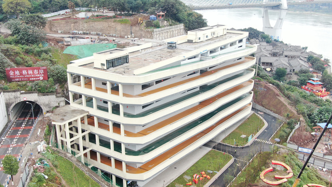 Parcarea cu 15 etaje Parcarea cu 15 etaje