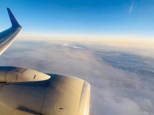 Zburând peste munții Tianshan