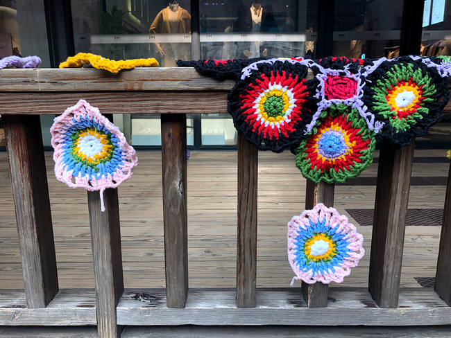 Shanghai – Scaune ”îmbrăcate” în materiale tricotate