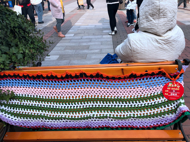 Shanghai – Scaune ”îmbrăcate” în materiale tricotate