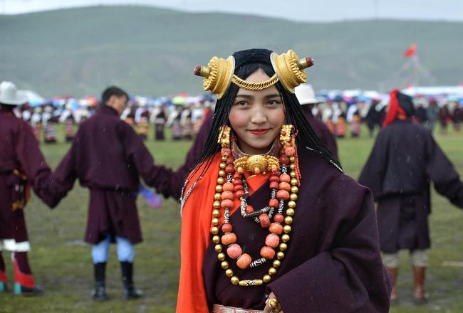 Peisaje de-a lungul șoselei pe Acoperișul Lumii Peisaje de-a lungul șoselei pe Acoperișul Lumii