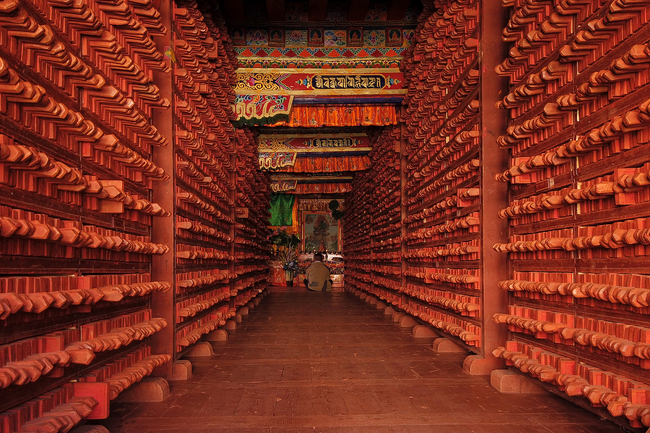 Peisaje de-a lungul șoselei pe Acoperișul Lumii