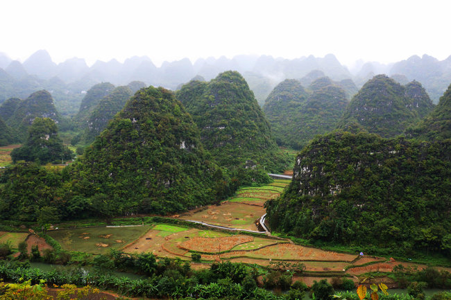 Dezvoltarea rețelelor turistice montane din Guizhou Dezvoltarea rețelelor turistice montane din Guizhou