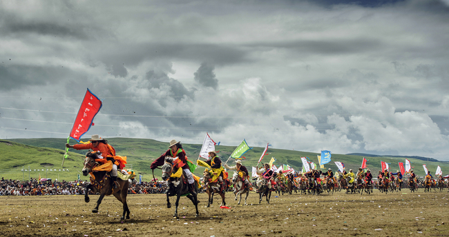 Peisaje de-a lungul șoselei pe Acoperișul Lumii Peisaje de-a lungul șoselei pe Acoperișul Lumii