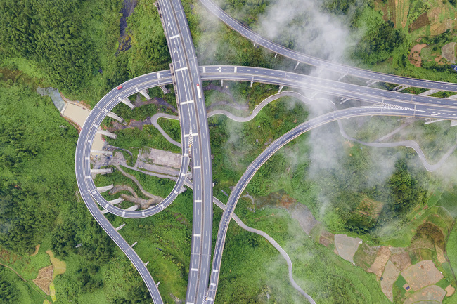 Peisaje splendide de-a lungul autostrăzilor din China