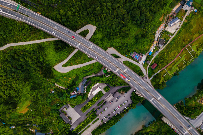 Peisaje splendide de-a lungul autostrăzilor din China