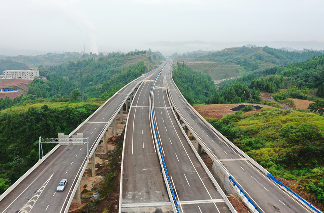 Peisaje splendide de-a lungul autostrăzilor din China