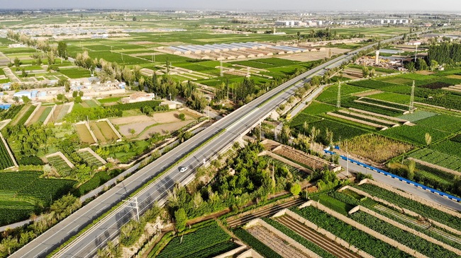 Peisaje splendide de-a lungul autostrăzilor din China