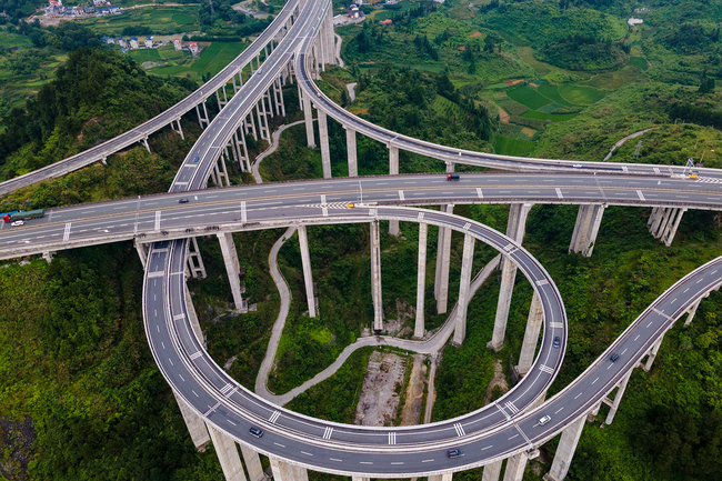 Peisaje splendide de-a lungul autostrăzilor din China