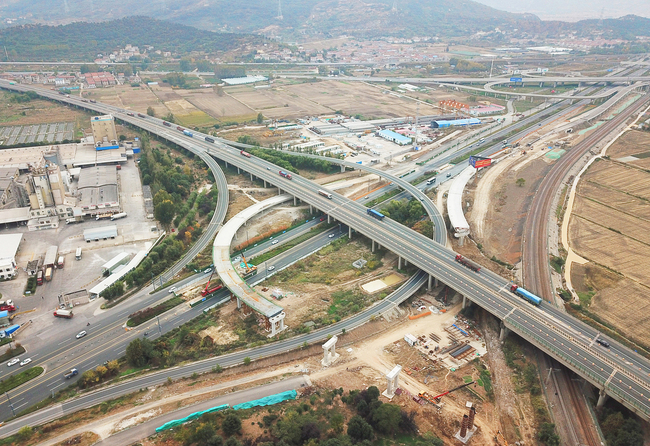 Peisaje splendide de-a lungul autostrăzilor din China