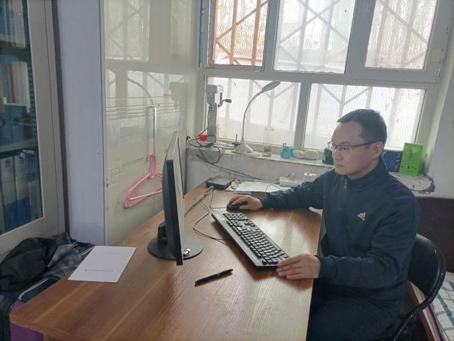 Tahirjan Tohti, un iubitor de flori și aspirant la un viitor frumos Tahirjan Tohti, un iubitor de flori și aspirant la un viitor frumos