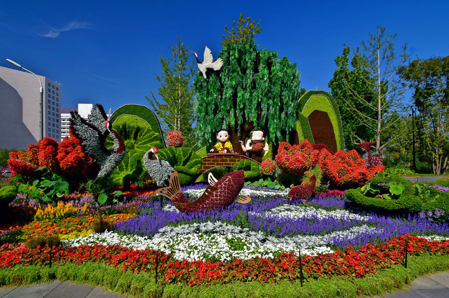 Ornamente florale de Ziua Națională