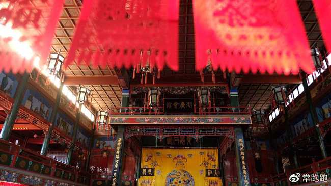 Modernitatea și tradiția se contopesc în Beijing Modernitatea și tradiția se contopesc în Beijing