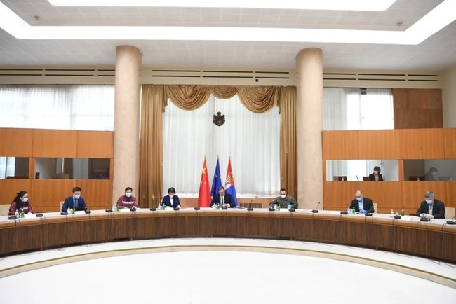 Vučić se sastao sa kineskim medicinskim stručnjacima_fororder_武契奇2