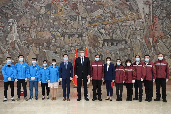 Vučić se sastao sa kineskim medicinskim stručnjacima_fororder_武契奇3