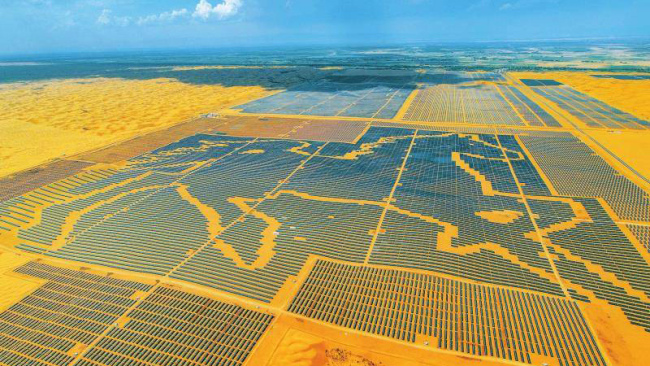 “Konj u pustinji“ sačinjen od 196 hiljada solarnih panela