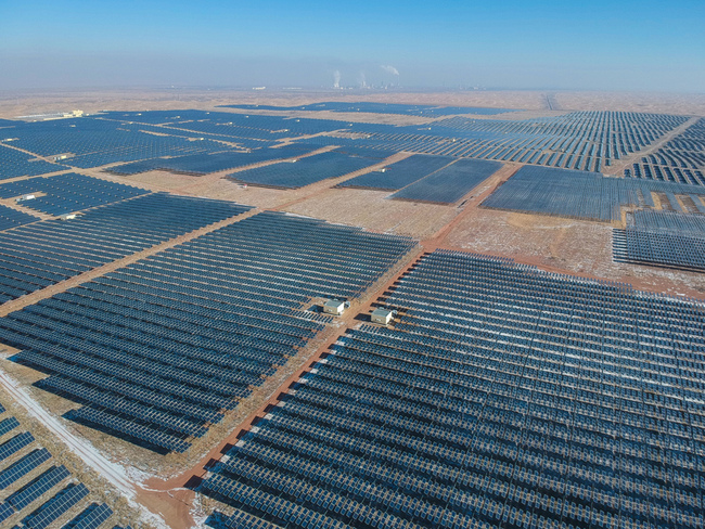 “Konj u pustinji“ sačinjen od 196 hiljada solarnih panela