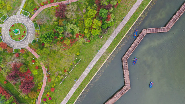 Dobrovoljci patroliraju rekom