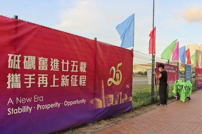 Ulice Hongkonga ukrašene lampionima