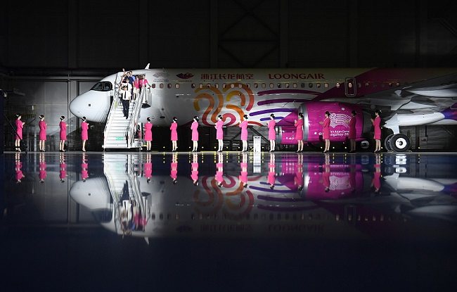 U Hangdžouu avion sa slikama baklje za Azijske igre
