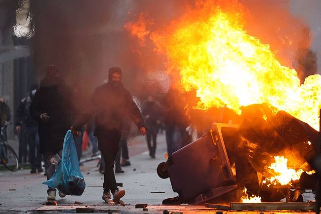 У Брюсселі пройшла акція протесту проти антикоронавірусних обмежень