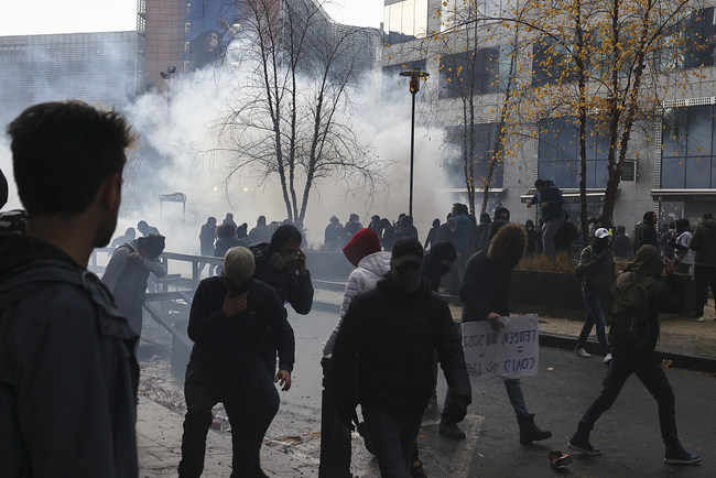 У Брюсселі пройшла акція протесту проти антикоронавірусних обмежень